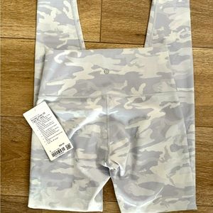 Lululemon Wunder Train High-Rise Tight 28"